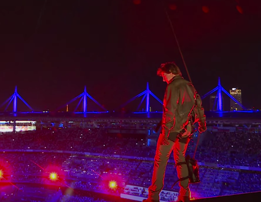 Tom Cruise on Olympics Closing Ceremony